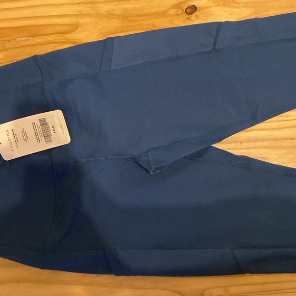 NWT Fabletics Leggings - Picture 3 of 3